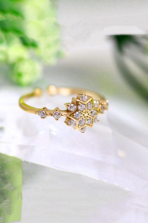 Wholesale 14k Gold Gold Plated Crystal Snowflake Motif Zircon Stone Women Ring