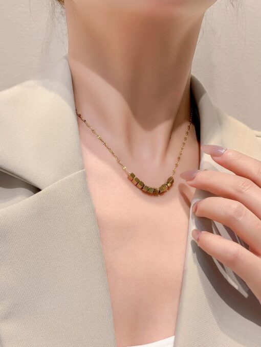 Collier en perles cubiques géométriques couleur or en gros