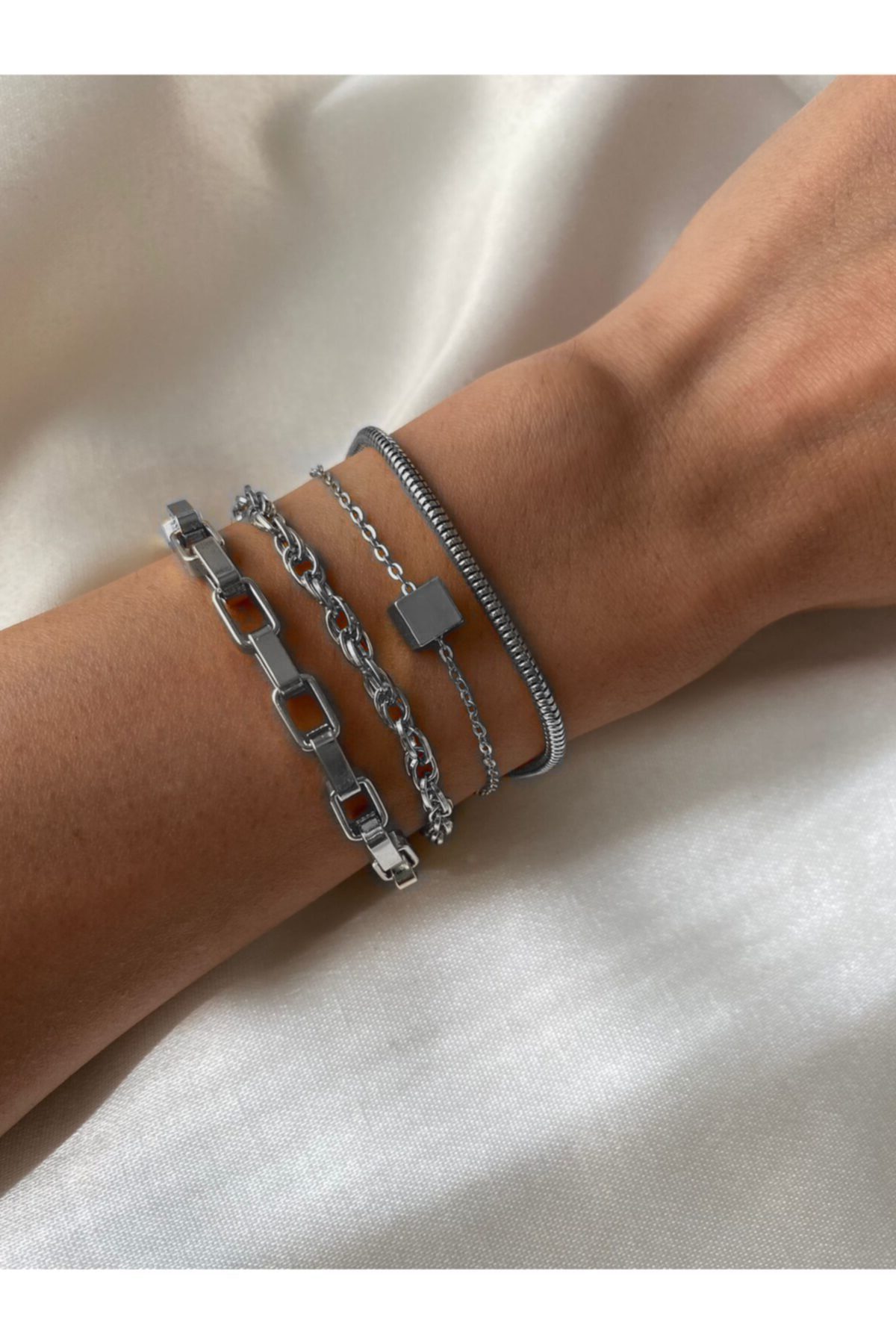 Toptan Gümüş Renk Küp Detaylı Dörtlü Kombin Bileklik 1 Großhandel Silber Farbe Cube Detaillierte Vierfach Kombination Armband