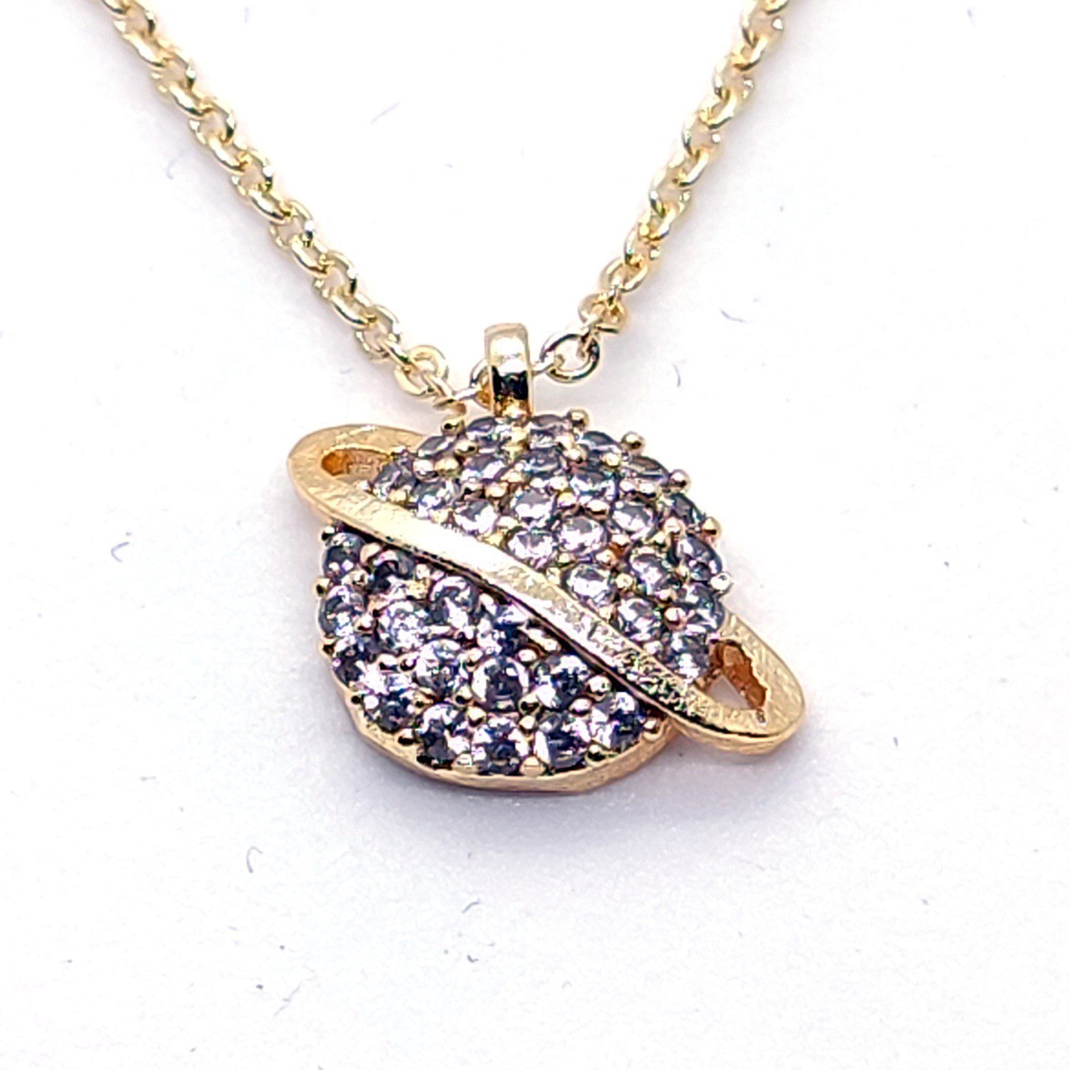 Toptan Altın Renk Zirkon Taşlı Satürn Gezegen Kolye 1 Wholesale Gold Color Zircon Stone Saturn Planet Necklace