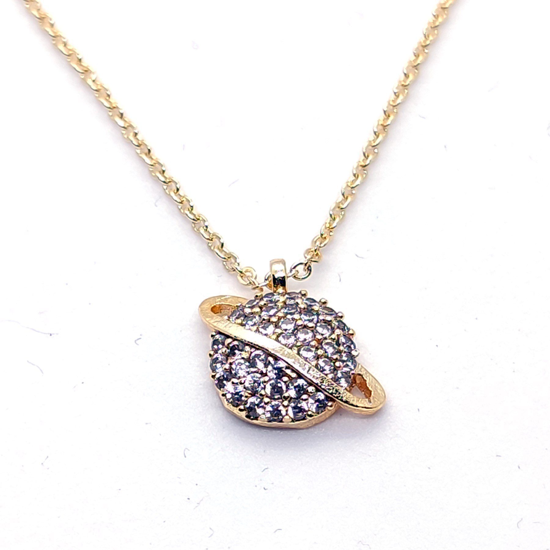 Toptan Altın Renk Zirkon Taşlı Satürn Gezegen Kolye 2 Toptan Altın Renk Zirkon Taşlı Satürn Gezegen Kolye - Image 2