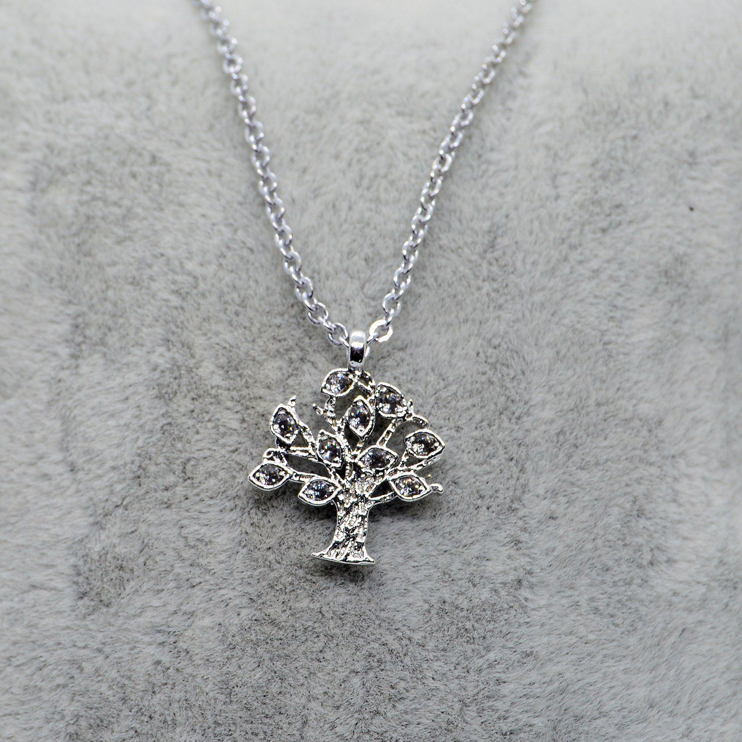 Toptan Gümüş Renk Zirkon Taşlı Hayat Ağacı Soy Ağacı Kolye 776 1 Toptan Gümüş Renk Zirkon Taşlı Hayat Ağacı Soy Ağacı Kolye 776
