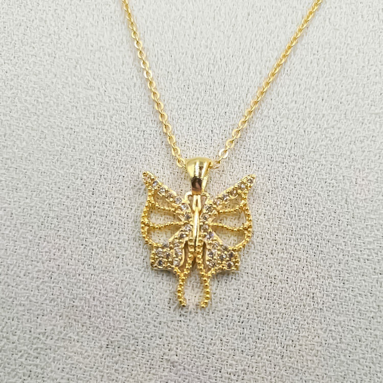 قلادة فراشة من حجر الزركون باللون الذهبي للبيع بالجملة 952 1 قلادة فراشة من حجر الزركون باللون الذهبي 952 للبيع بالجملة