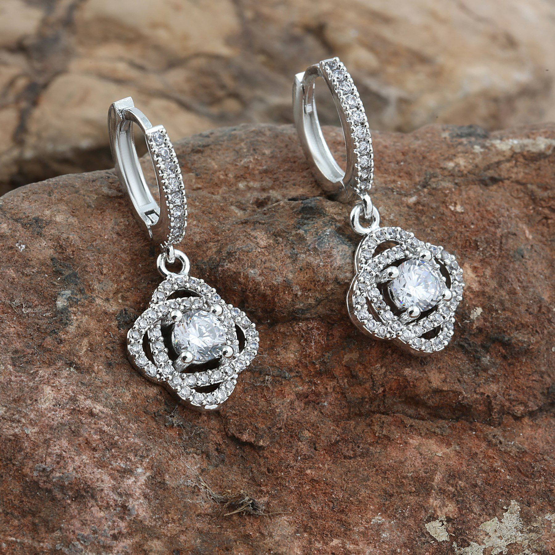 Toptan Gümüş Renk Menğeç Zirkon Küpe -1241 3 Toptan Gümüş Renk Menğeç Zirkon Küpe -1241 - Görsel 3