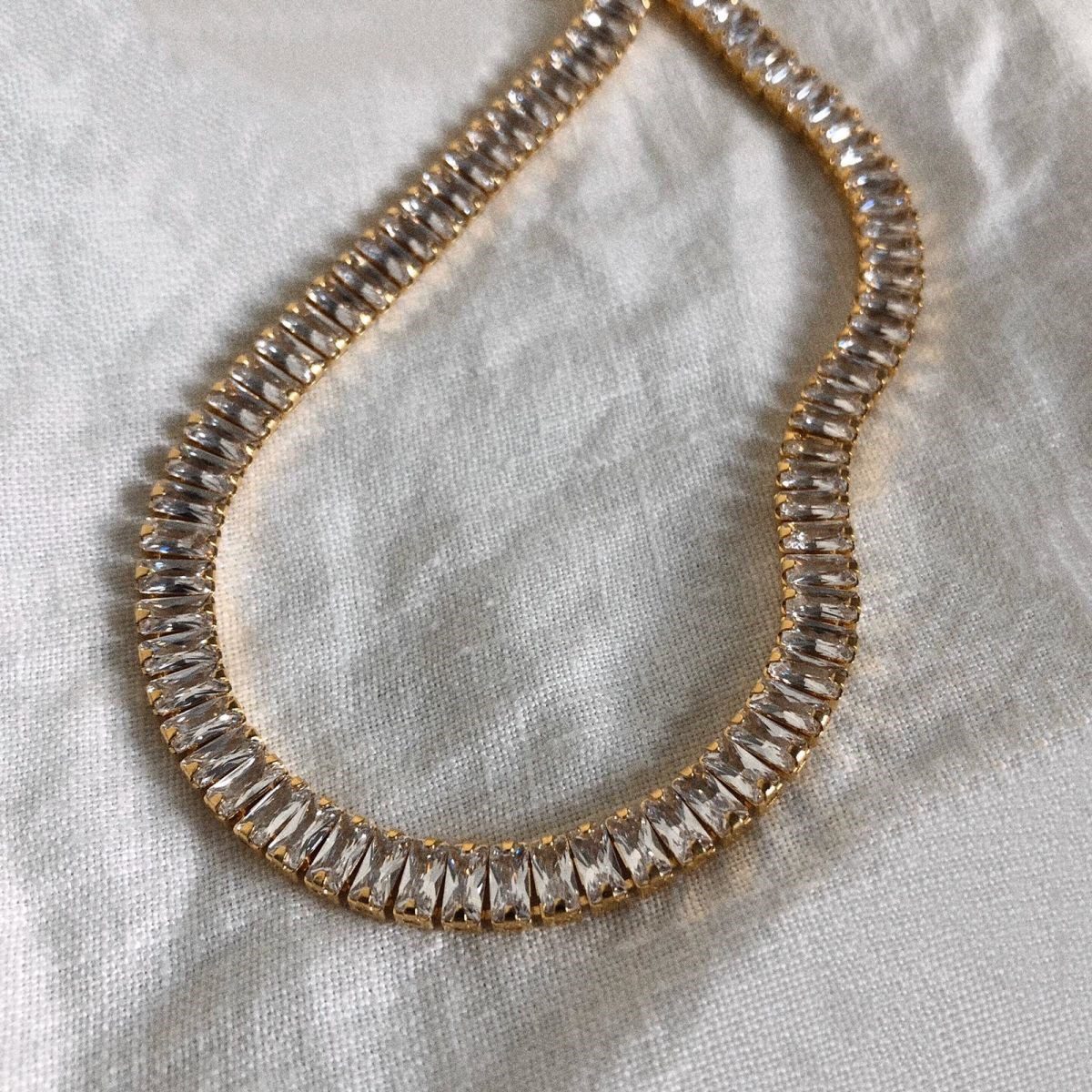 Toptan Altın Renk Zirkon Baget Taşlı Choker Kolye - 2114 2 Toptan Altın Renk Zirkon Baget Taşlı Choker Kolye - 2114 - Görsel 2