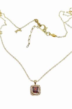 Toptan Altın Renk Bordo Yakut Renk Kare Taşlı Kare Model Zirkon Kolye - 2205 3 7cfbcbe4323b4ca3a4c6db3780f1e17e 1