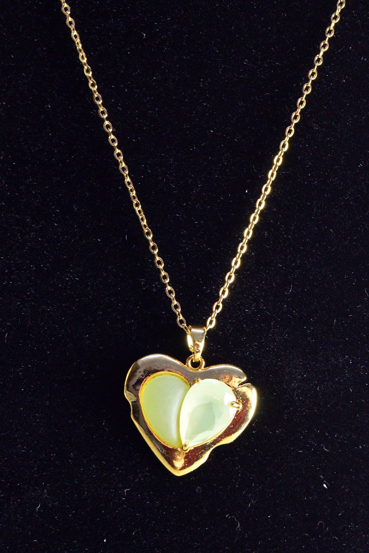 قلادة فولاذية على شكل قلب باللون الذهبي للبيع بالجملة - 2468 1 قلادة فولاذية على شكل قلب باللون الذهبي للبيع بالجملة - 2468