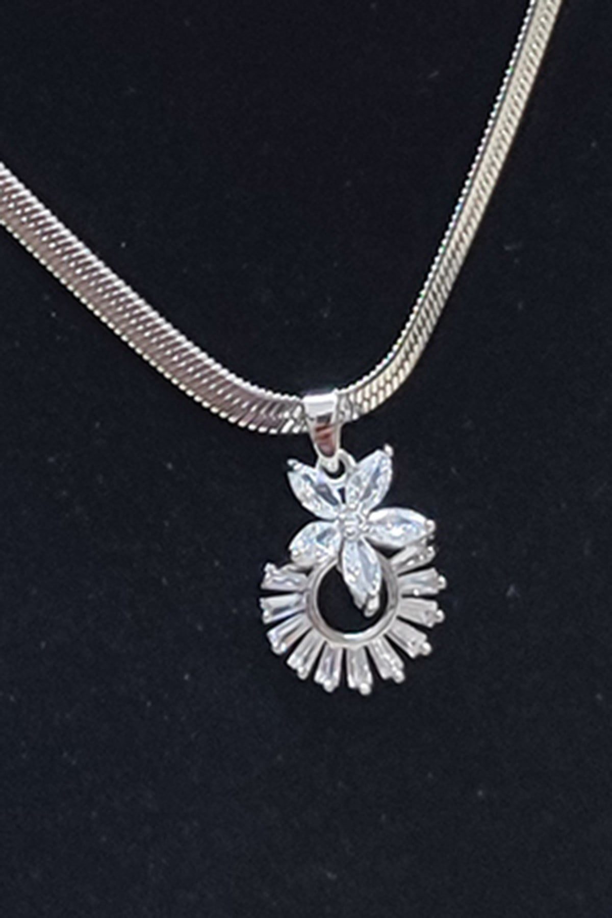 Toptan Gümüş Renk İtalyan Zincie Yuvarlak Baget Taşlı Çelik Kolye - 2560 1 Toptan Gümüş Renk İtalyan Zincie Yuvarlak Baget Taşlı Çelik Kolye - 2560