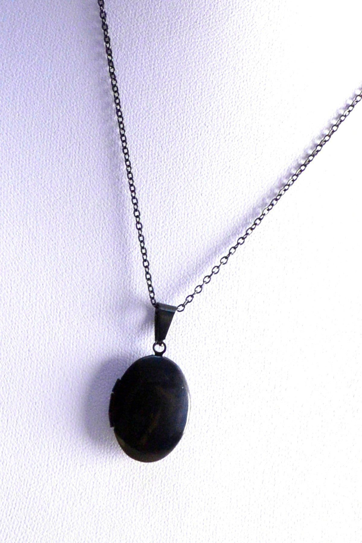 قلادة فولاذية مغطاة بإطار بيضاوي مفتوح باللون الأسود للبيع بالجملة - 2459 1 قلادة فولاذية مغطاة بإطار بيضاوي مفتوح باللون الأسود للبيع بالجملة - 2459