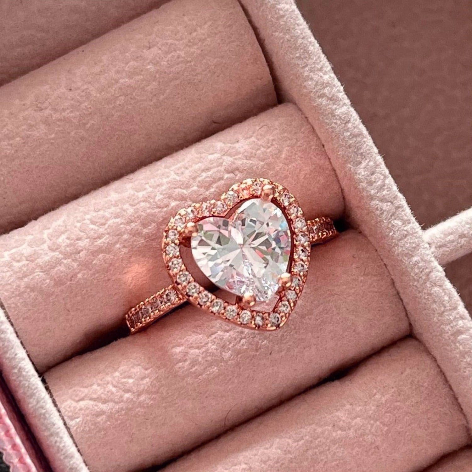 Toptan Rose Renk Kalp Şekil Lovely Zirkon Yüzük Ayarlanabilir Her Parmağa Olur - 2931 2 Toptan Rose Renk Kalp Şekil Lovely  Zirkon Yüzük Ayarlanabilir Her Parmağa Olur  - 2931 - الصورة 2