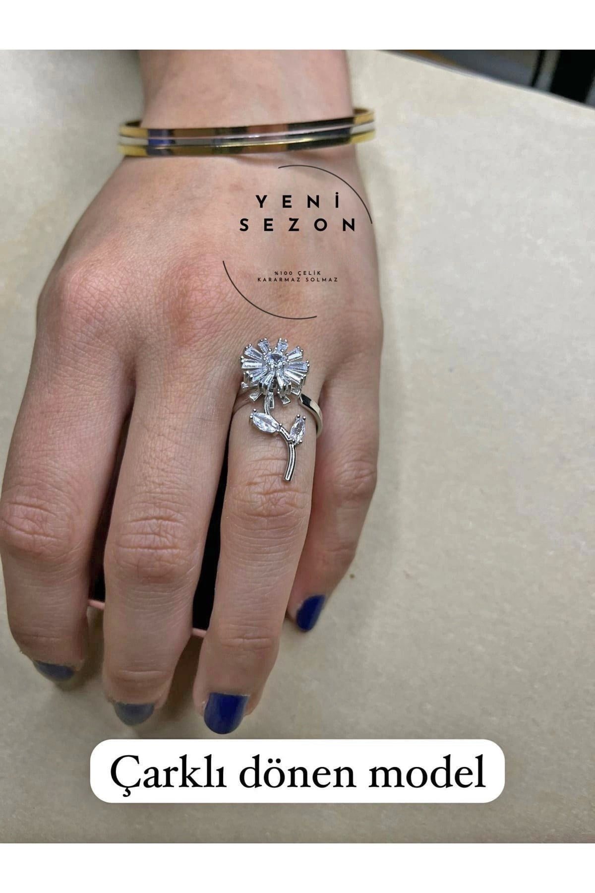 Bague rotative réglable en acier avec pierre de zircone, modèle marguerite couleur argent, vente en gros - 3118 2 Toptan Gümüş Renk Papatya Model Zirkon Taşlı Çelik Ayarlanabilir Ucu Dönen Çelik Yüzük - 3118 – Image 2