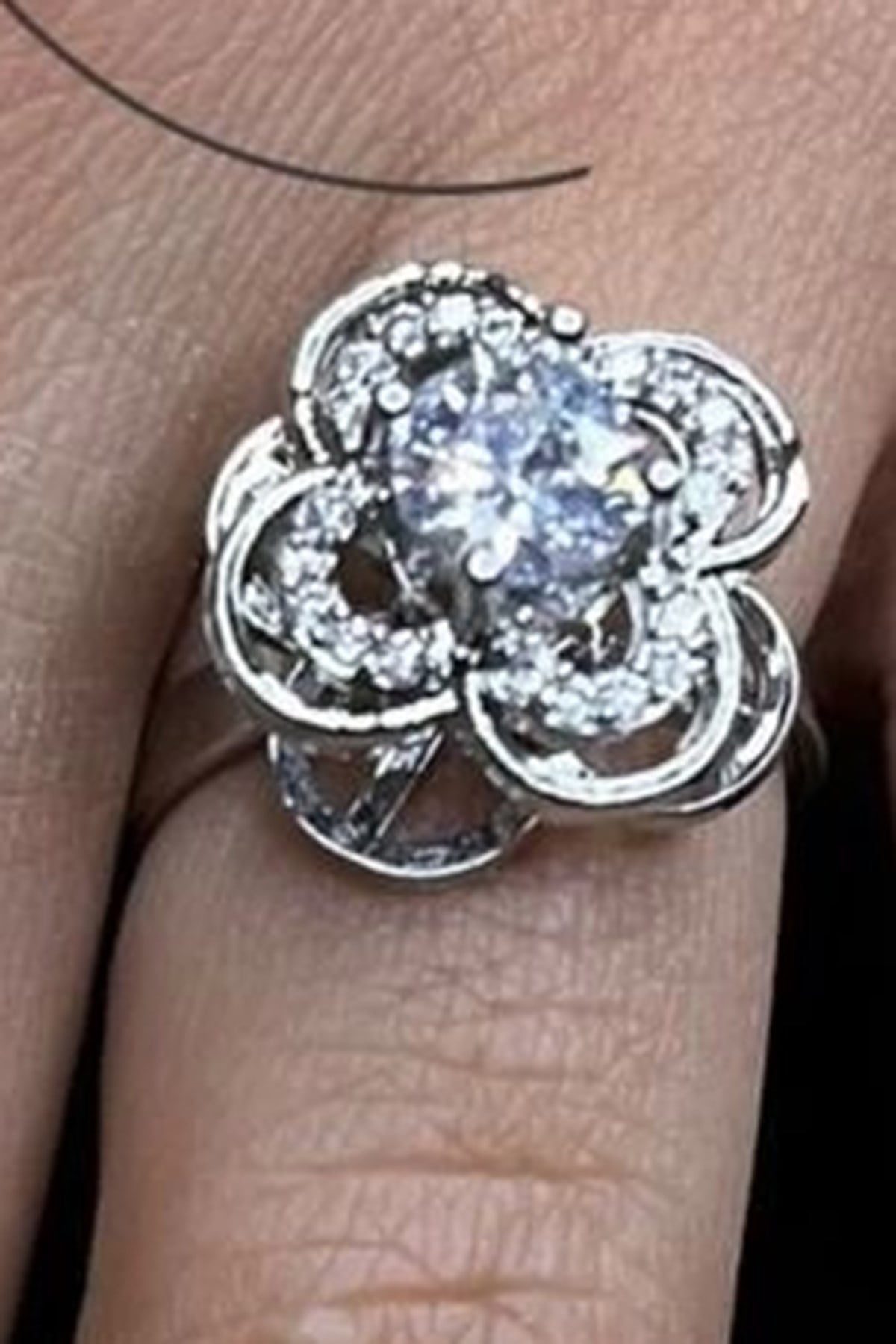 Toptan Gümüş Renk Ortası Taşlı One Craft Model Zirkon Taşlı Ayarlanabilir Ucu Dönen Çelik Yüzük - 3093 1 Toptan Gümüş Renk Ortası Taşlı One Craft Model Zirkon Taşlı Ayarlanabilir Ucu Dönen Çelik Yüzük - 3093