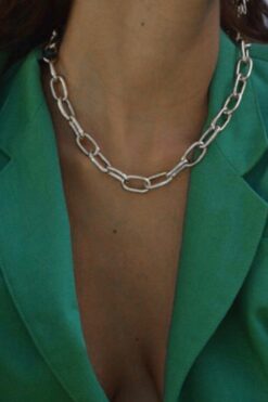 Collier ras du cou argenté à chaîne rectangulaire épaisse pour femme
