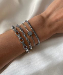 Toptan Gümüş Renk Küp Detaylı Dörtlü Kombin Bileklik