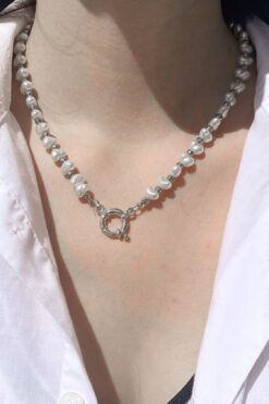 Grossiste Collier de perles de safran baroque de couleur argentée pour femmes - 2910