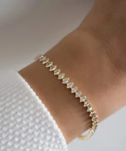 سوار فولاذي بتصميم مكوك مائي مرصع بحجر الزركون باللون الذهبي للبيع بالجملة - 3178