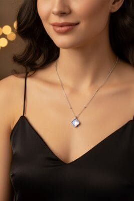 Toptan Gümüş Renk Krem Taş Beş Yapraklı Stilize Çiçek Model Top Zincir Çelik Kolye -  3790