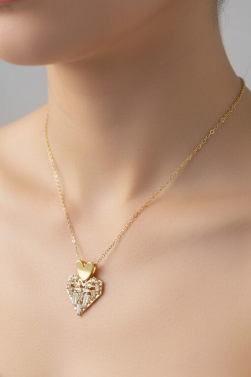 Collier en acier avec pendentif en forme de cœur et baguette, couleur or, vente en gros - 3711