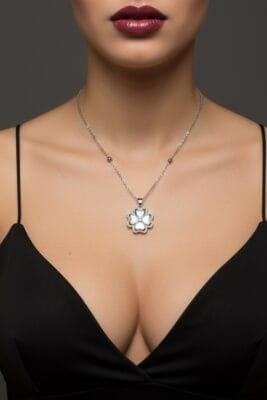 قلادة من الفولاذ بتصميم سلسلة كروية من حجر فان كليف كلوفر الأبيض باللون الفضي للبيع بالجملة - 3782