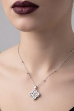 Toptan Gümüş Renk Beyaz Taş Van Cleff Yonca Damla Taşlı Model Top Zincir Çelik Kolye- 3858 3 b54d5584977740aaaf8c71d8b6112dc3